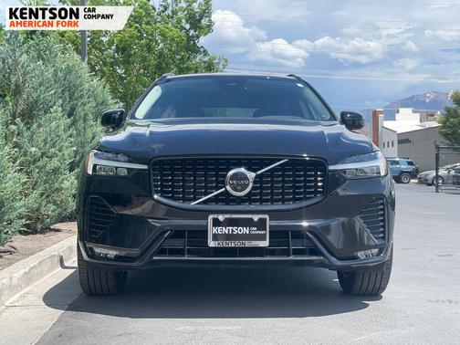 Onyx Black Metallic 2025 Volvo XC60 B5 Plus