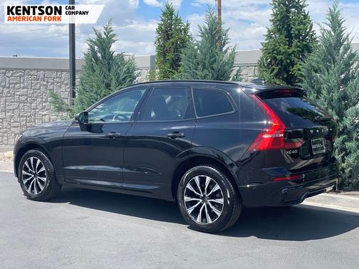 Onyx Black Metallic 2025 Volvo XC60 B5 Plus