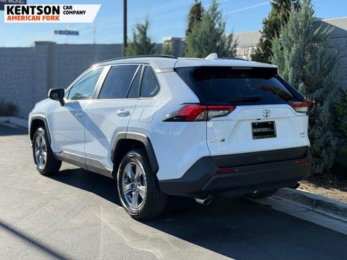 Ice Cap 2025 Toyota RAV4 XLE