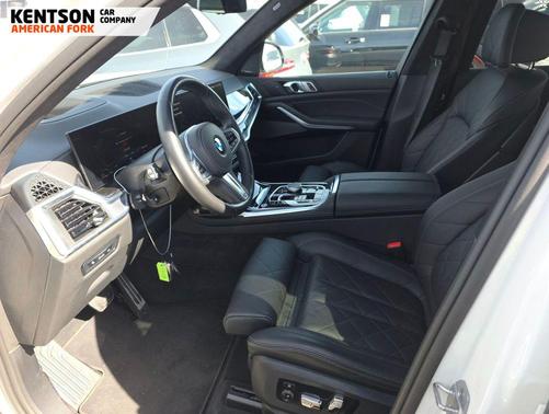 Alpine White 2026 BMW X7 xDrive40i