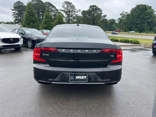 Black 2019 Volvo S90 T5 Momentum