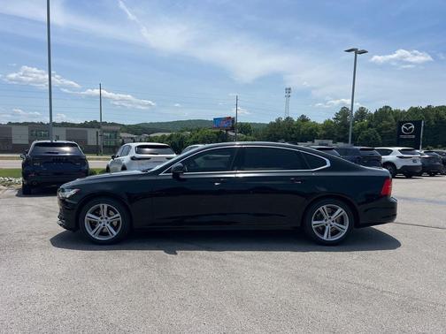 Black 2019 Volvo S90 T5 Momentum