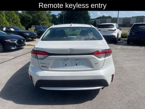 Pearl 2022 Toyota Corolla LE