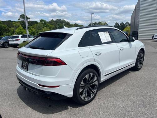 Glacier White Metallic 2025 Audi Q8 55 Premium Plus