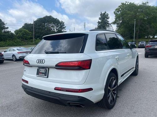 2025 Audi Q7 45 Premium Plus