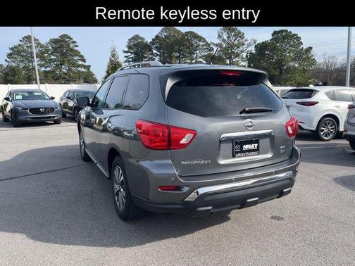 2018 Nissan Pathfinder SV