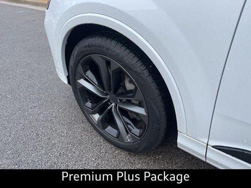 Glacier White Metallic 2026 Audi Q7 55 Premium Plus