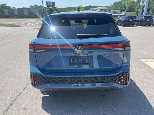 Monterey Blue Pearl 2026 Volkswagen Tiguan 2.0T SE R-Line Black