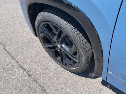 Monterey Blue Pearl 2026 Volkswagen Tiguan 2.0T SE R-Line Black