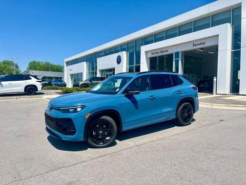 Monterey Blue Pearl 2026 Volkswagen Tiguan 2.0T SE R-Line Black