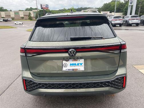 Avocado Green w/Deep Black Roof 2026 Volkswagen Tiguan 2.0T SE R-Line Black