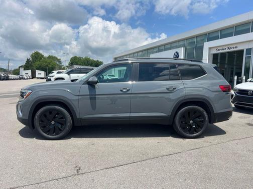 pure gray 2026 Volkswagen Atlas 2.0T SE w/Technology