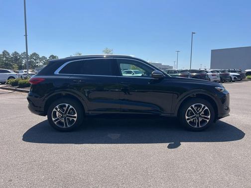 Mythos Black Metallic 2025 Audi Q5 Premium Plus TFSI quattro S tronic
