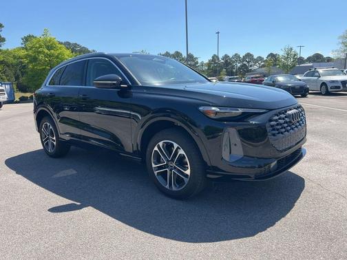 Mythos Black Metallic 2025 Audi Q5 Premium Plus TFSI quattro S tronic
