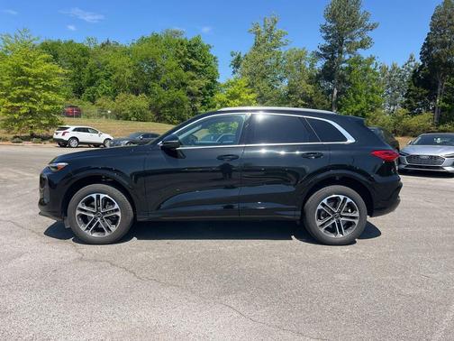 Mythos Black Metallic 2025 Audi Q5 Premium Plus TFSI quattro S tronic
