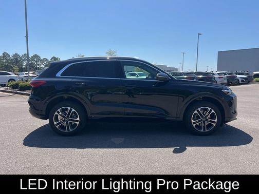 Mythos Black Metallic 2025 Audi Q5 Premium Plus TFSI quattro S tronic