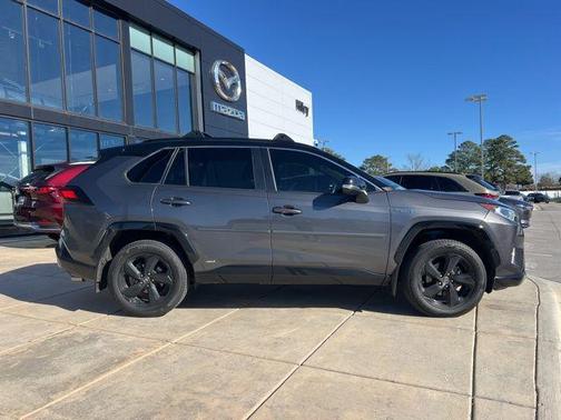 2020 Toyota RAV4 Hybrid SE