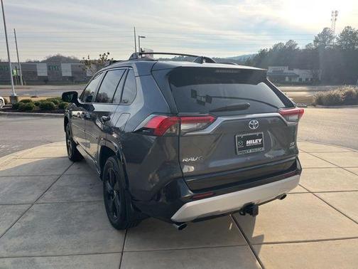 2020 Toyota RAV4 Hybrid SE