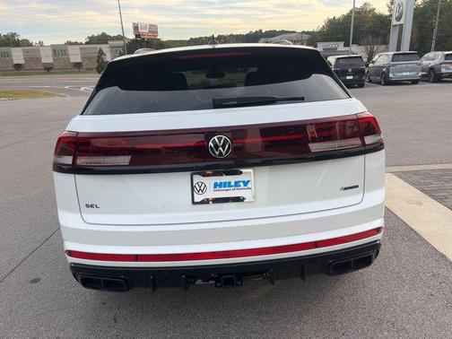 opal white pearl 2026 Volkswagen Atlas Cross Sport 2.0T SEL