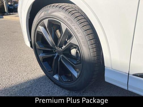 Glacier White Metallic 2026 Audi Q7 55 Premium Plus