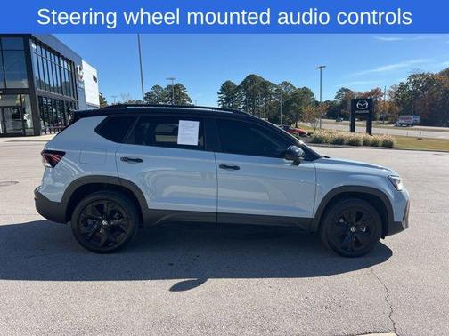 2025 Volkswagen Taos 1.5T SE Black