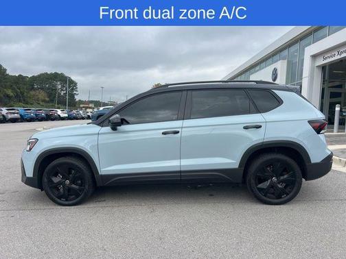 2025 Volkswagen Taos 1.5T SE Black