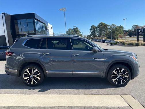 2025 Volkswagen Atlas 2.0T SEL Premium R-Line 4MOTION