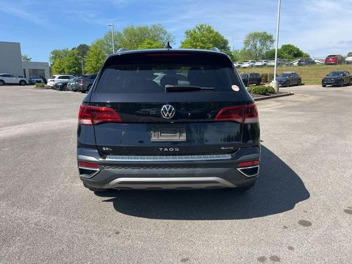 Deep Black Pearl 2022 Volkswagen Taos 1.5T SEL