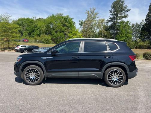 Deep Black Pearl 2022 Volkswagen Taos 1.5T SEL