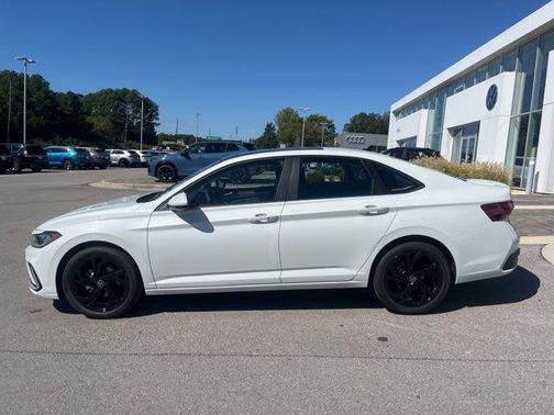 Opal White Pearl 2026 Volkswagen Jetta 1.4T SE