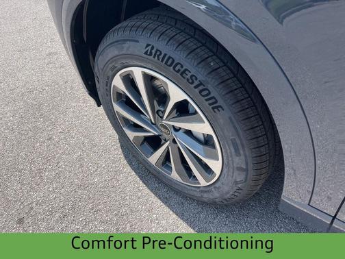 2025 Audi Q6 e-tron Premium quattro