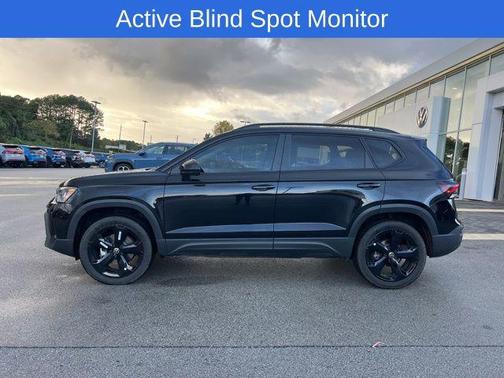 2025 Volkswagen Taos 1.5T SE Black