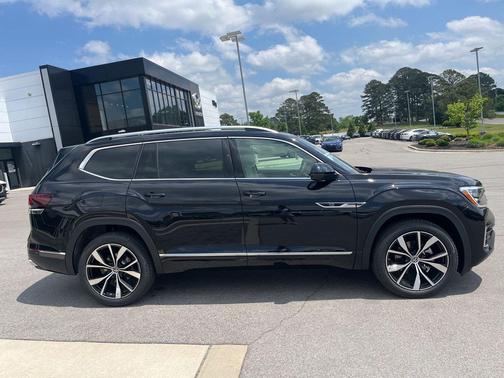 Deep Black Pearl 2026 Volkswagen Atlas 2.0T SEL Premium R-Line 4MOTION