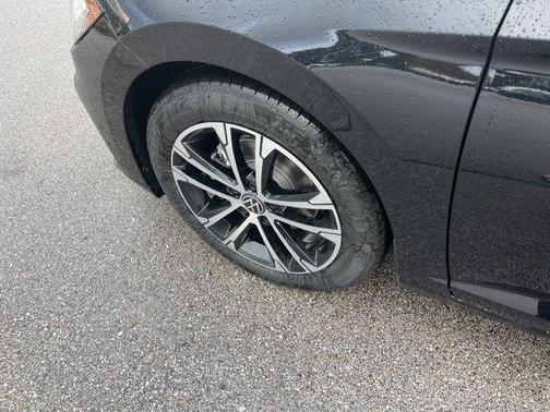 Deep Black Pearl 2026 Volkswagen Jetta 1.4T S