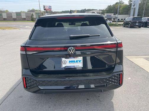 deep black pearl 2026 Volkswagen Tiguan 2.0T SE R-Line Black