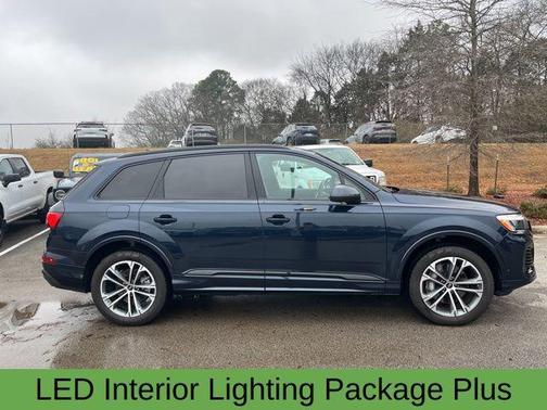 Waitomo Blue Metallic 2025 Audi Q7 45 Premium