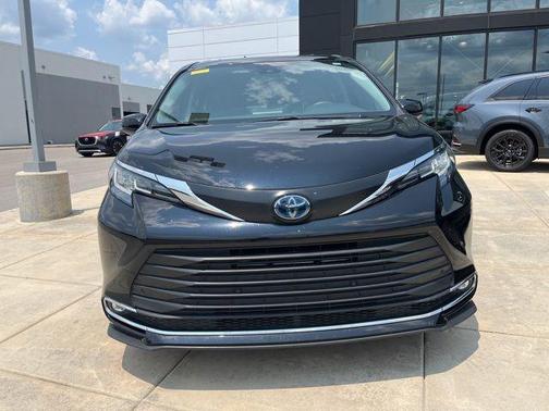 2023 Toyota Sienna XLE 7 Passenger