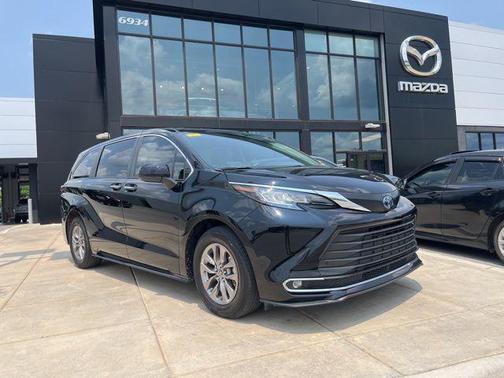 2023 Toyota Sienna XLE 7 Passenger