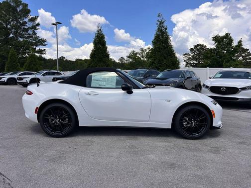 Snowflake White Pearl Mica 2026 Mazda MX-5 Miata Club