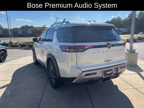 2024 Nissan Pathfinder SL FWD
