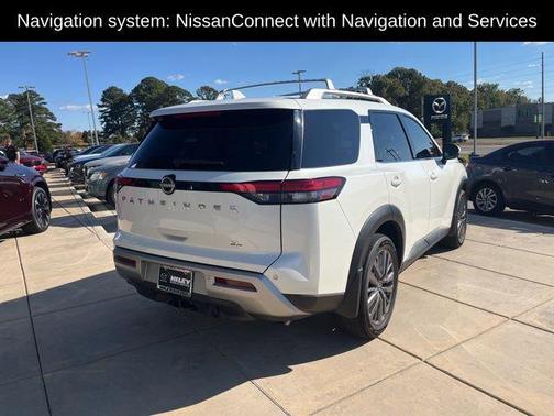 2024 Nissan Pathfinder SL FWD