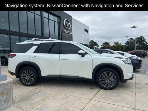 2024 Nissan Pathfinder SL FWD