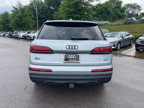 Satellite Silver Metallic 2023 Audi Q7 55 Premium Plus