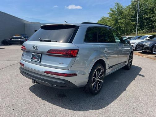Satellite Silver Metallic 2023 Audi Q7 55 Premium Plus