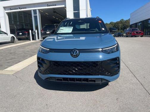 Monterey Blue w/ Deep Black roof ext. 2026 Volkswagen Tiguan 2.0T SE R-Line Black 4MOTION