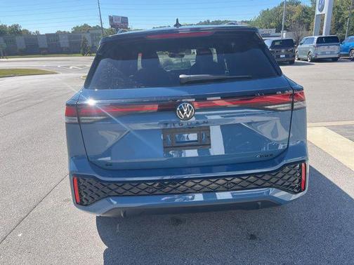 Monterey Blue w/ Deep Black roof ext. 2026 Volkswagen Tiguan 2.0T SE R-Line Black 4MOTION