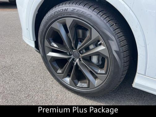 Glacier White Metallic 2026 Audi Q7 55 Premium Plus