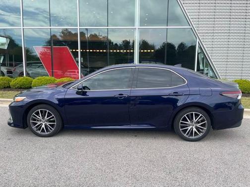 2022 Toyota Camry Hybrid XLE