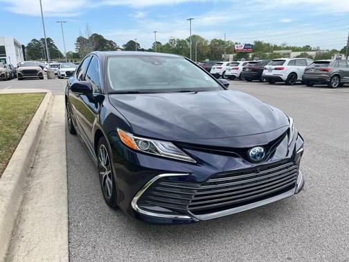 2022 Toyota Camry Hybrid XLE
