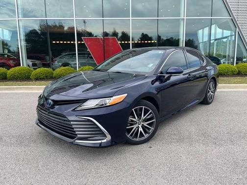 2022 Toyota Camry Hybrid XLE